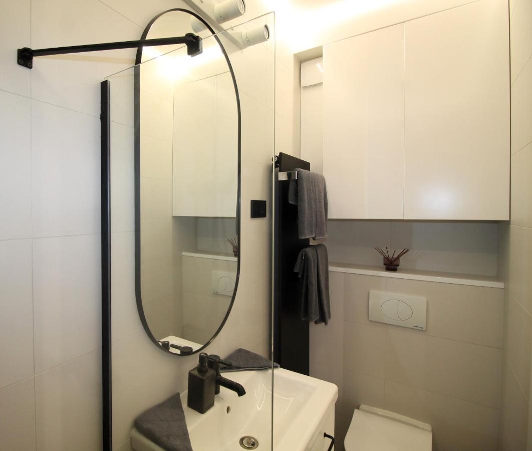 Modern Studio A Belvaros Koezepen Parkoloval- Kata Studioapartman Győr Exterior foto