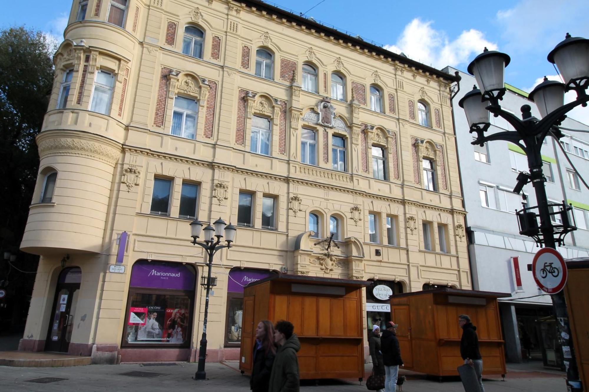 Modern Studio A Belvaros Koezepen Parkoloval- Kata Studioapartman Győr Exterior foto